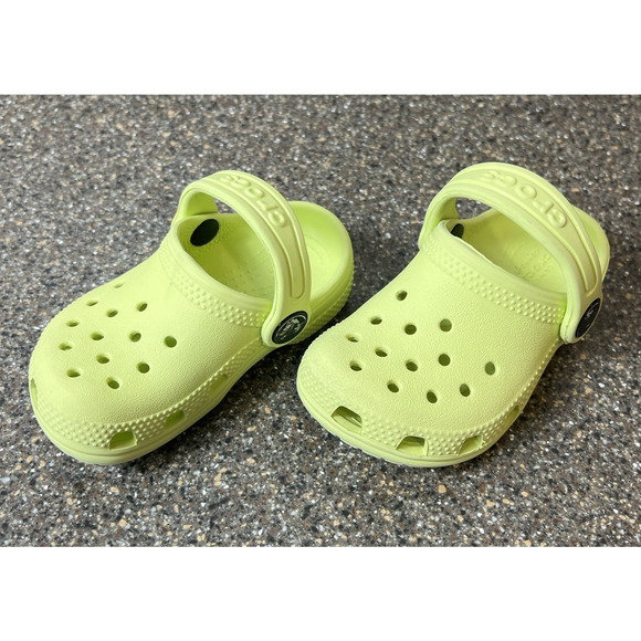 Crocs Iconic Comfort Kids Little Girls Toddler Sz 6 Lime Green Rubber Clog Shoes - Picture 1 of 9